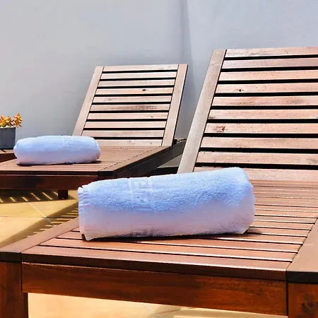 Canaryislandshost L Lovely Lanzarote